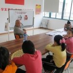 前进街家庭综合服务中心“轻松学国粹之纸壳上的脸谱绘画小组”开课啦