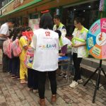 【社区发展】马路如虎口，请比手机“透”一“透”社区安全出行倡导