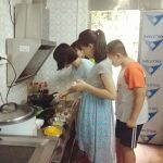 【青少年服务】“清凉一夏”——美食DIY交友小组顺利开展
