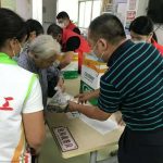 红马甲“大力士”为耄耋老人送去爱心晚餐，快定格住这美好“食光”